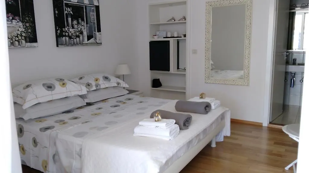 Corte Dei Merli Suite & Room Ровинь 3*,